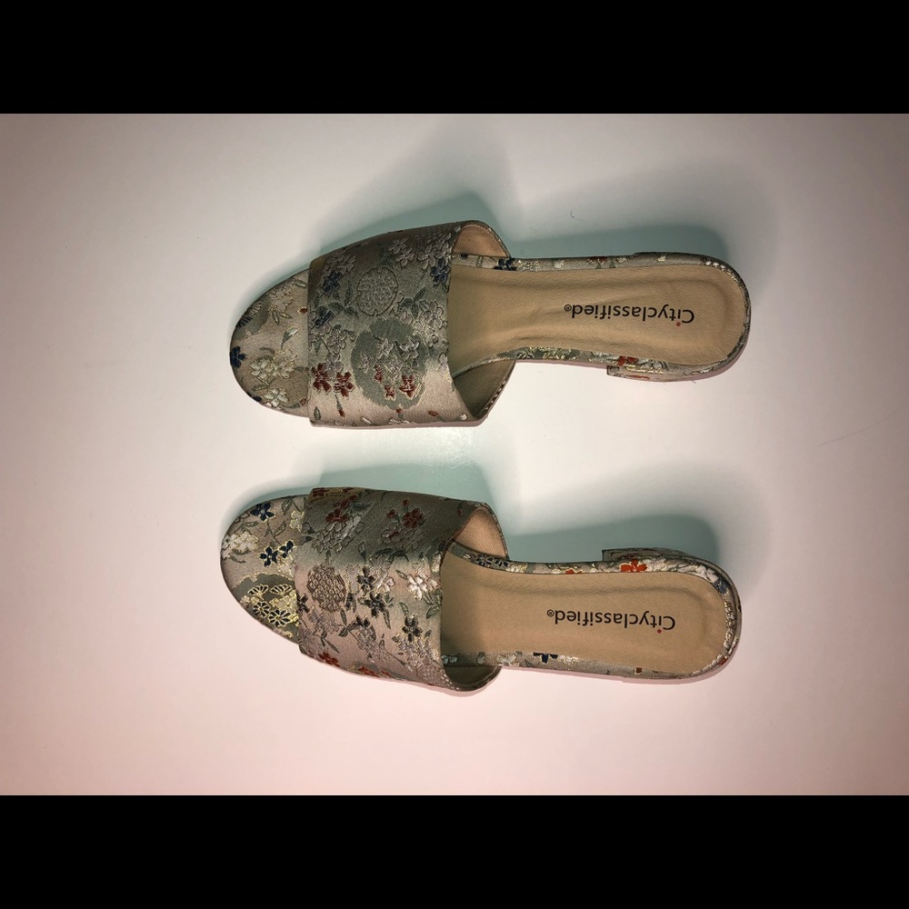 Chinese slippers